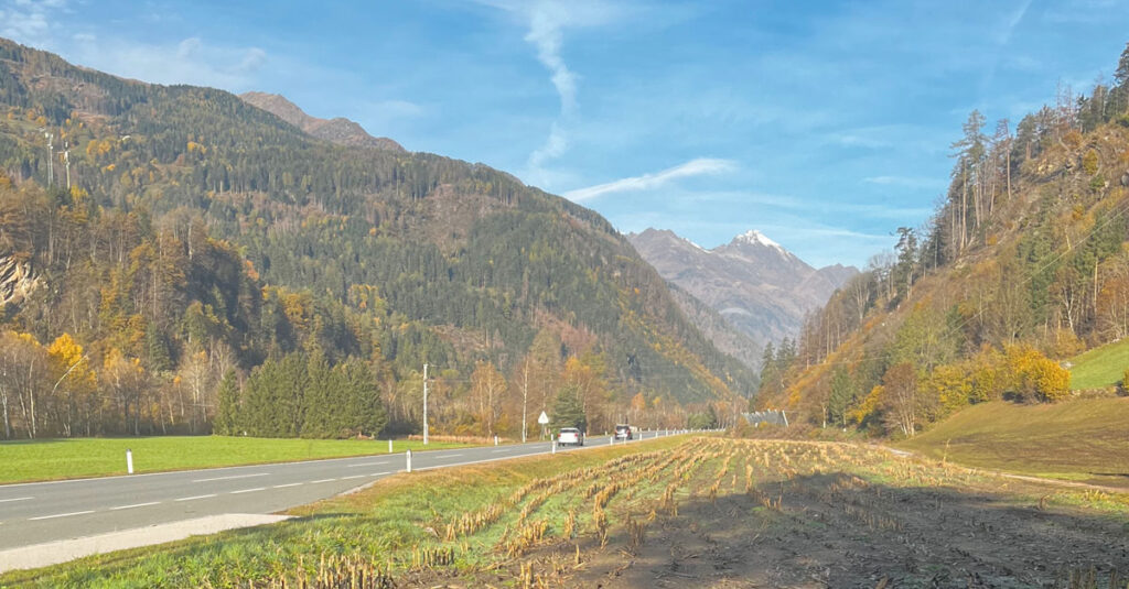 (c) Der Womo Stellplatz