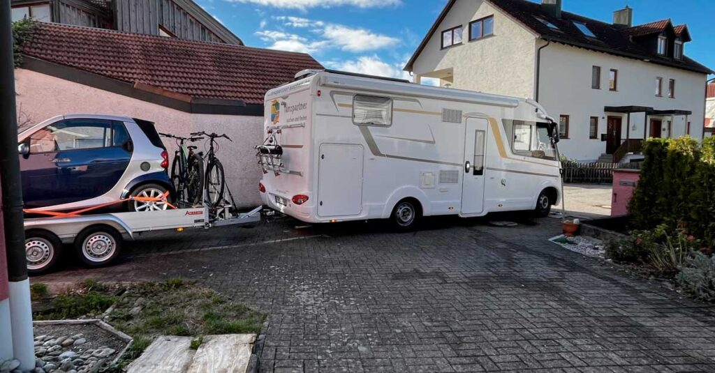 (c) Der Womo Stellplatz