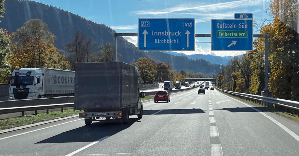 (c) Der Womo Stellplatz