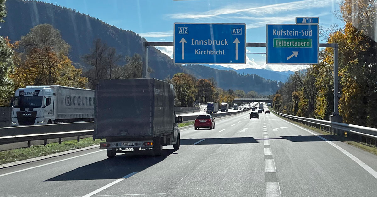 (c) Der Womo Stellplatz