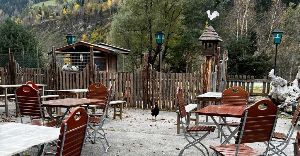 (c) Der Womo Stellplatz