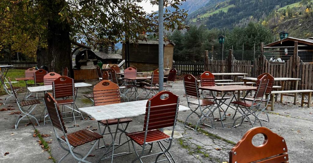 (c) Der Womo Stellplatz