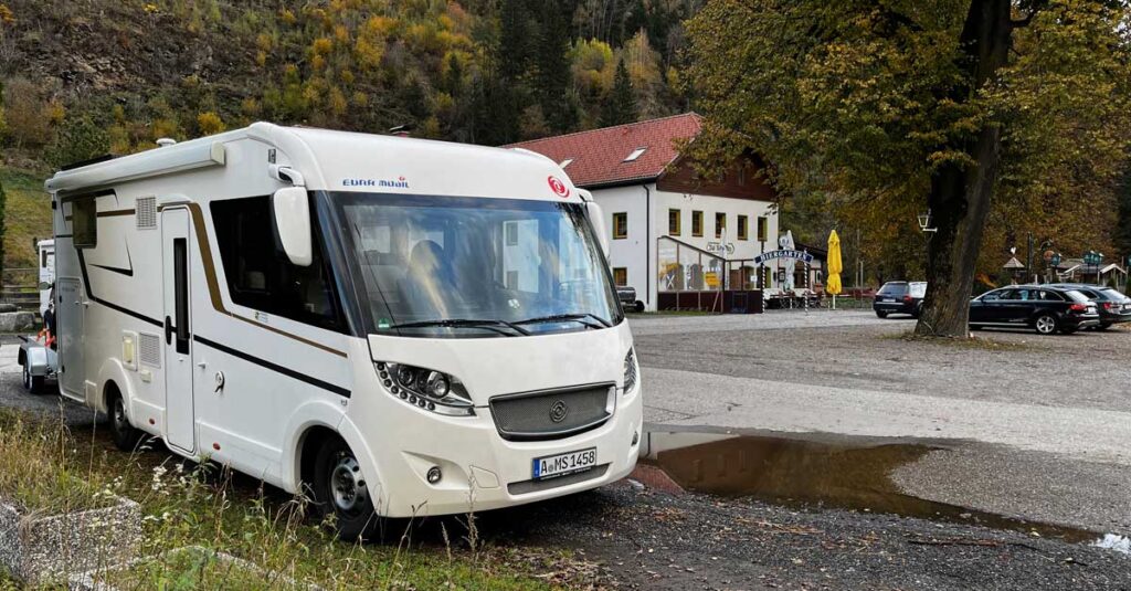 (c) Der Womo Stellplatz