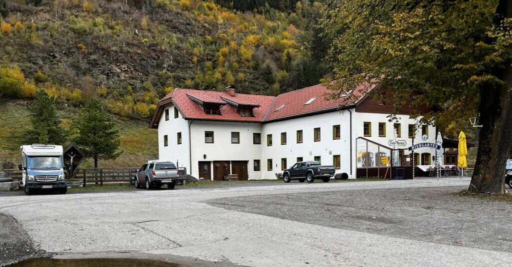 (c) Der Womo Stellplatz